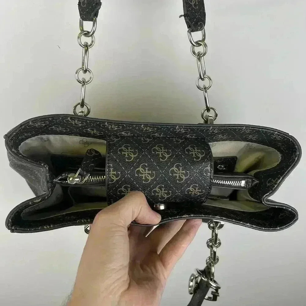 Guess Signature Pattern Tote Bag With Chain Detail - image 5